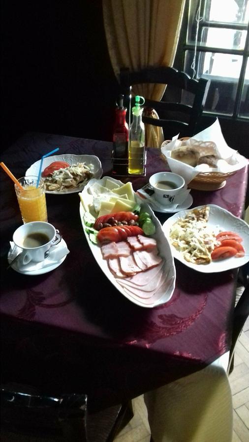 Casa Cu Farfurii 호텔 시나이아 외부 사진